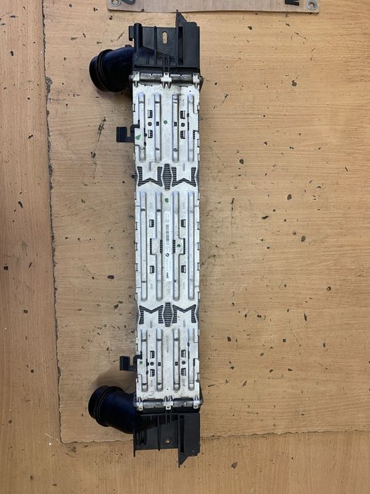 Радіатор інтеркулера BMW F30 F20 N47 2.0d інтеркулер дизель  БМВ Ф30