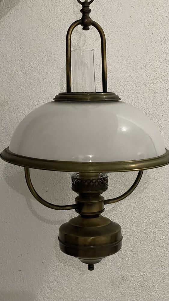 Candeeiro tipo lanterna antiga