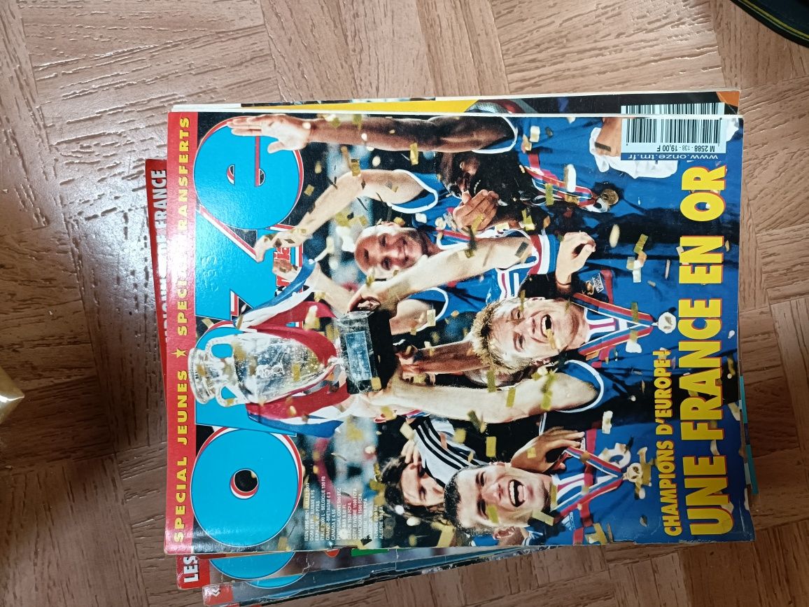 Revista Onze Mondial
Temporada 1989/90/91/92/93
Entrego em mãos local