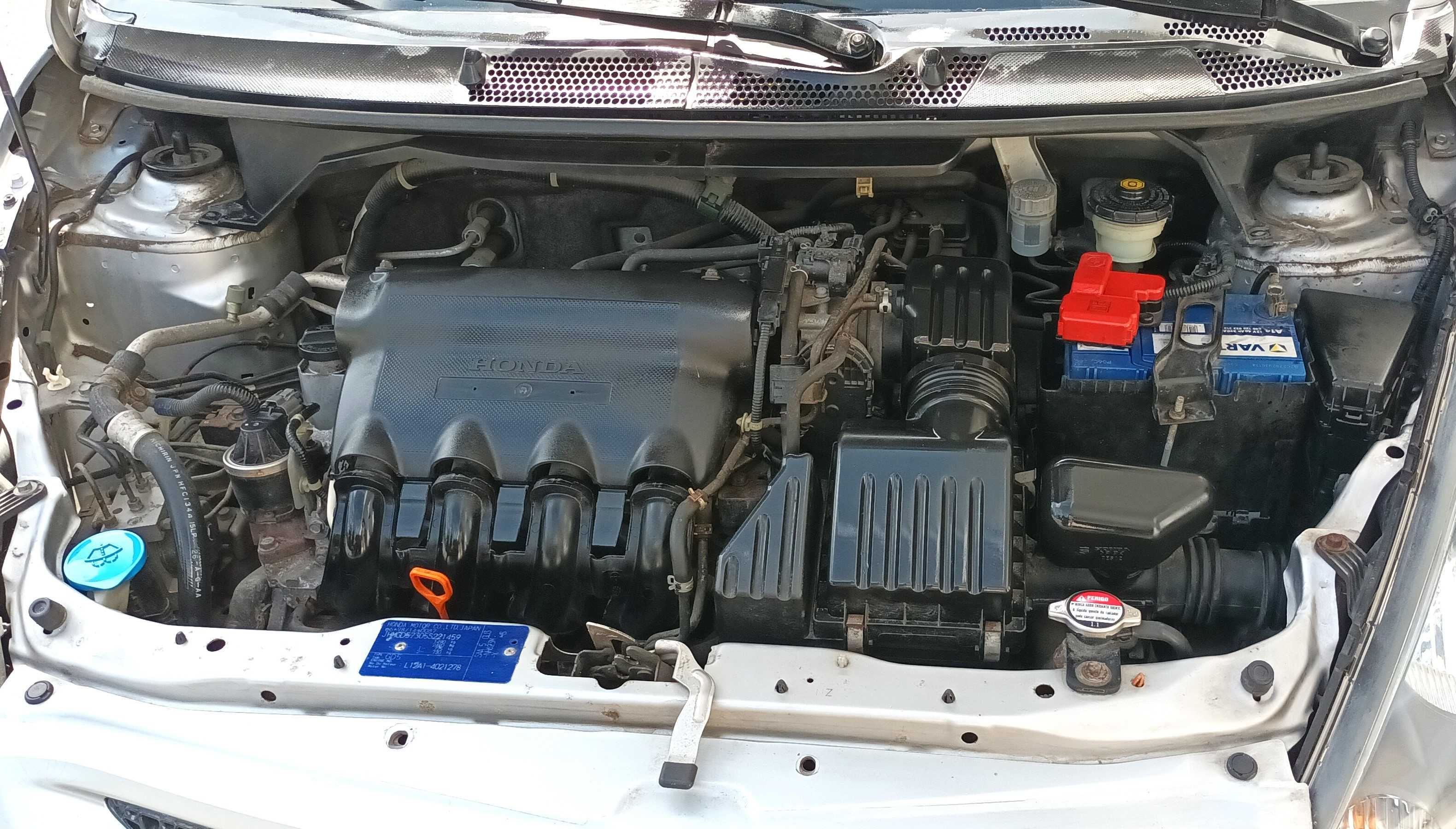 Honda Jazz 1.2 gasolina, de 2005, só 140.260 Km (reais) em bom estado.