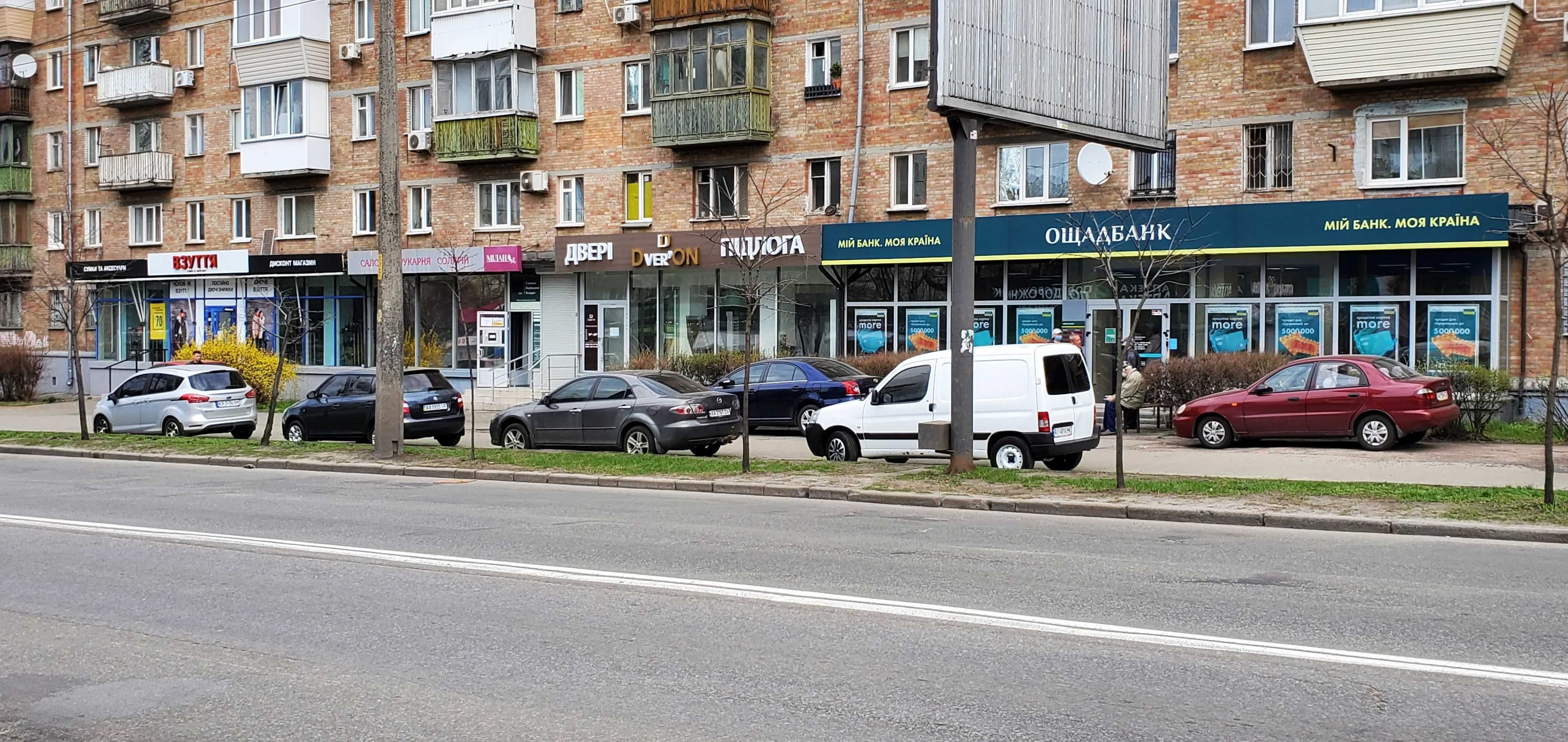 Поруч «АТБ». Пропонується в оренду комерційне приміщення. Аптека.