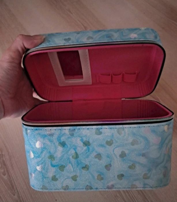 Kuferek kosmetyczka nowa