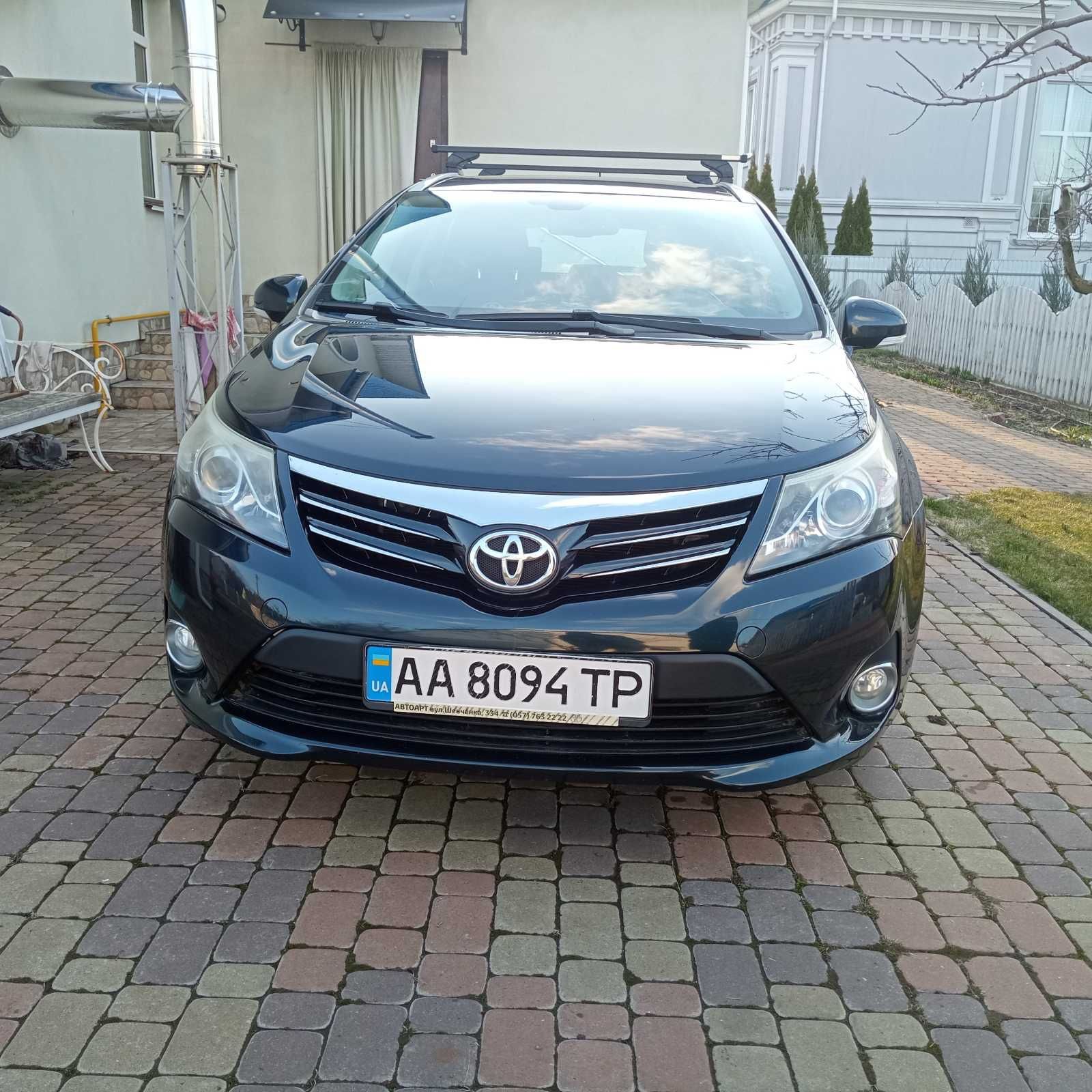 Toyota avensis 2012 1.8 автомат