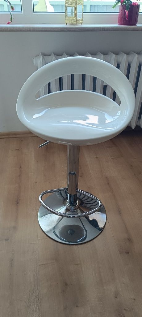 Hoker kuchenny biały