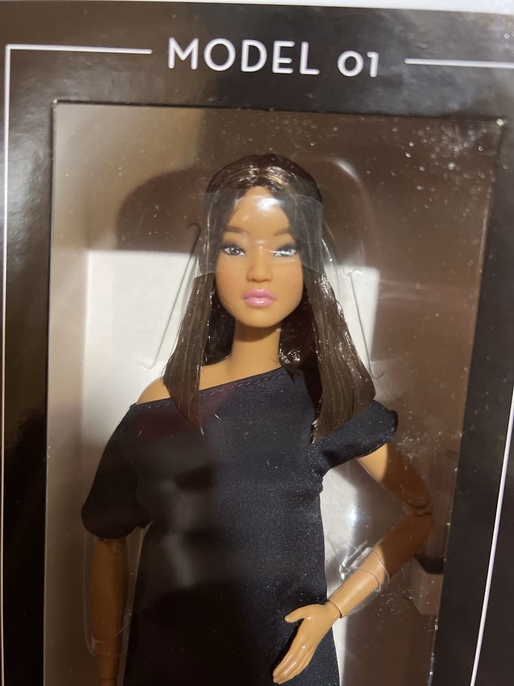 Barbie basics в наявності