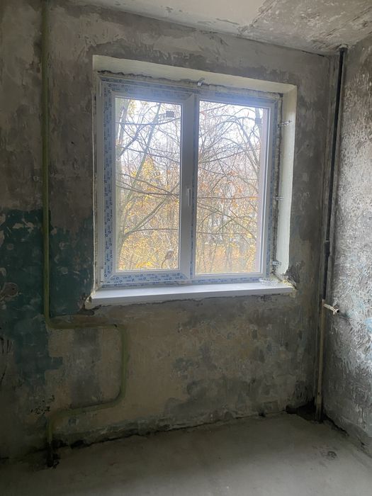 Продам 2-х кім.кв з розп. ремонтом напроти мебельних магазинів.