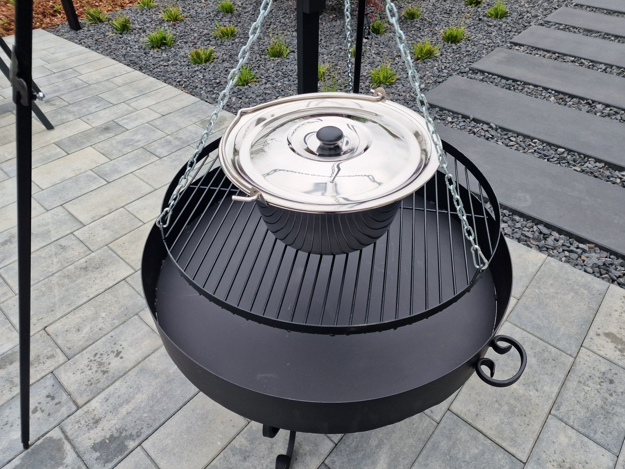 Grill ogrodowy 70  cm z kociołkiem  w komplecie