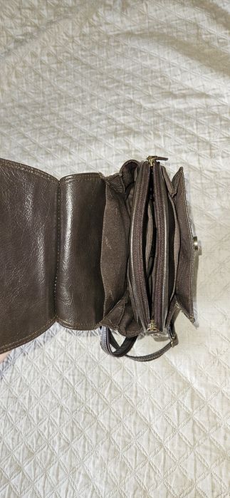 Bolsa tipo mochila de couro castanho