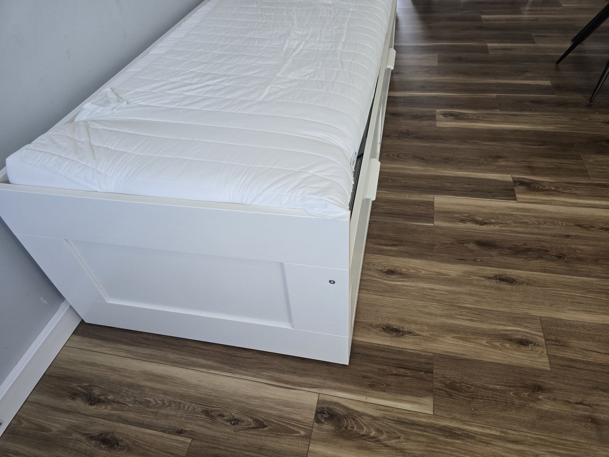 Cama  com arrumação Ikea
