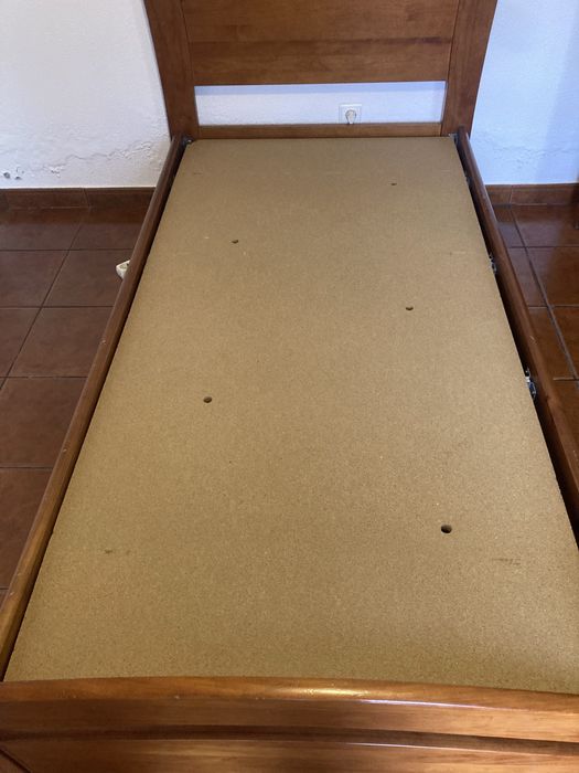 Cama solteiro bom estado