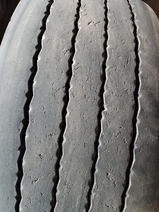 Одна шина Continental 385/65r22.5