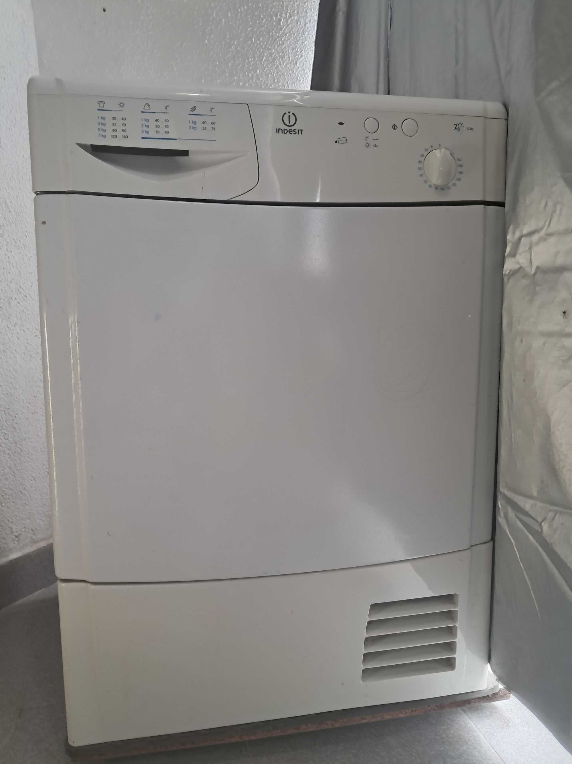 Máquina de secar roupa indesit IS70CEX 7kg