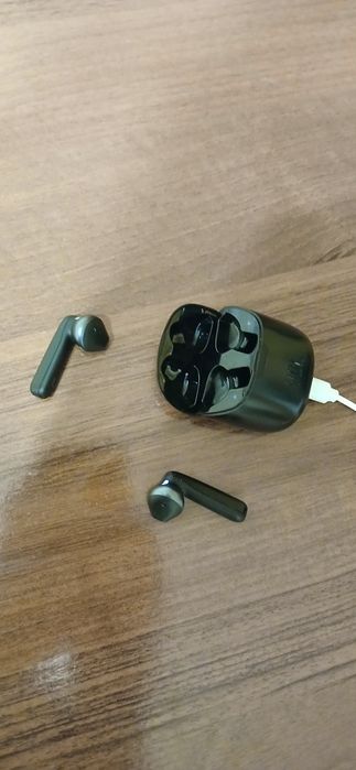 Продам наушники JBL Tune 220 TWS