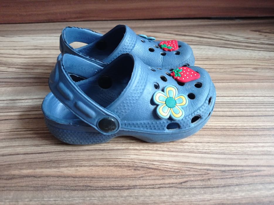 Buty dziewczęce typu Crocs