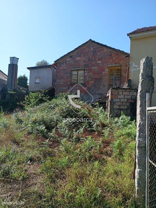 T3 em Ruína no núcleo urbano da freguesia da Bela a escassos 7 Km da v