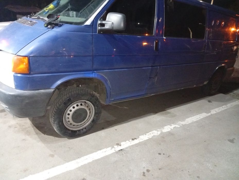 Продам своє авто Фольксваген т4 на ходу всі питання по телефону