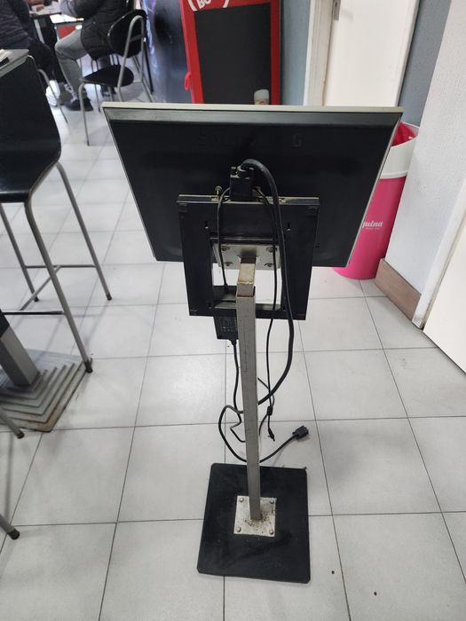 Monitor Samsung com Suporte de Pé