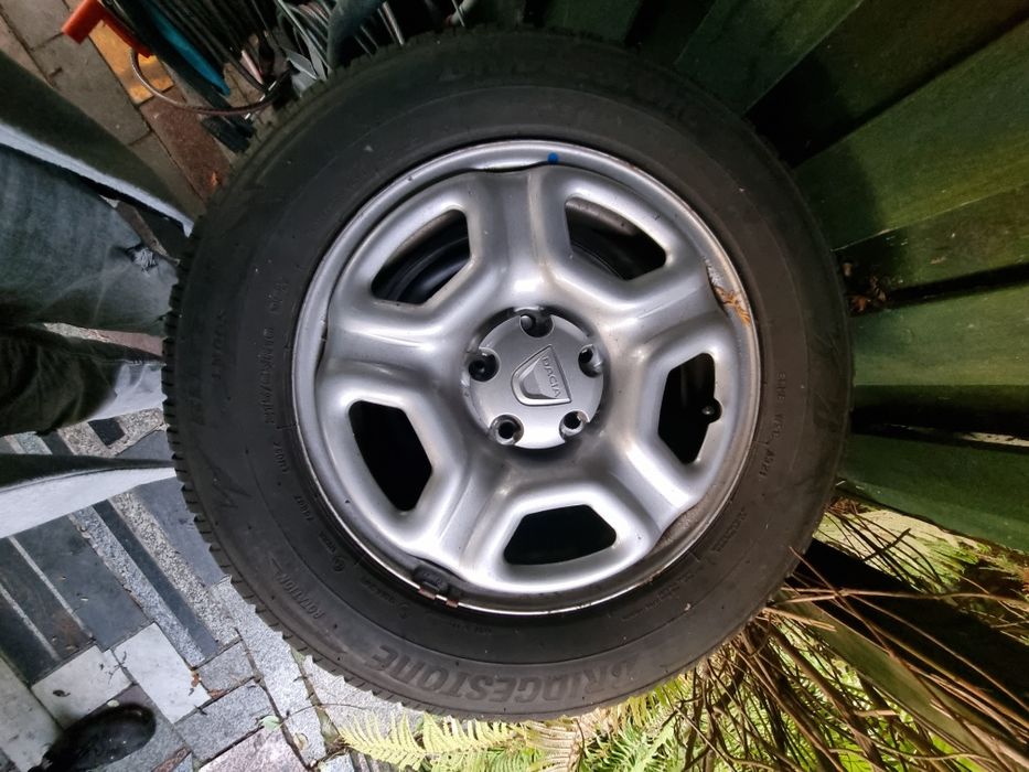 Koła do Duster Dacia opony zimowe felgi stalowe 215/65 16