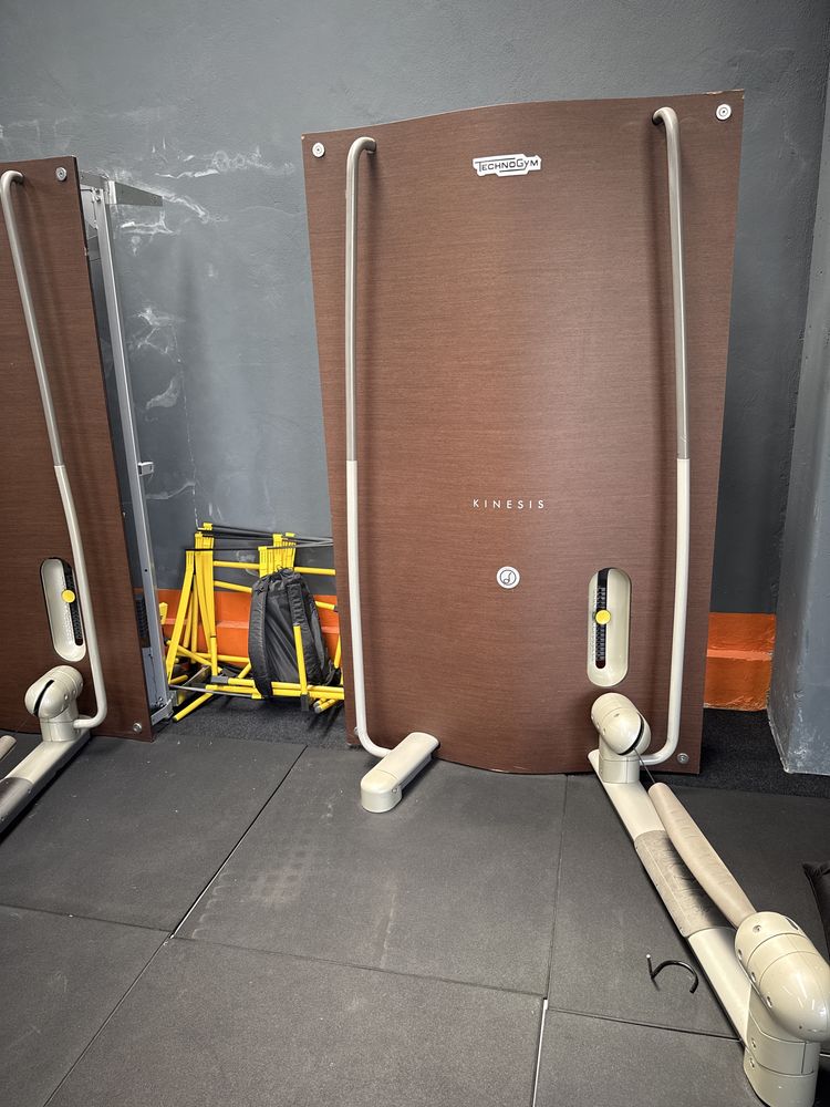 2 Máquinas Technogym Kinesis – Treino Funcional – Ótimo Estado