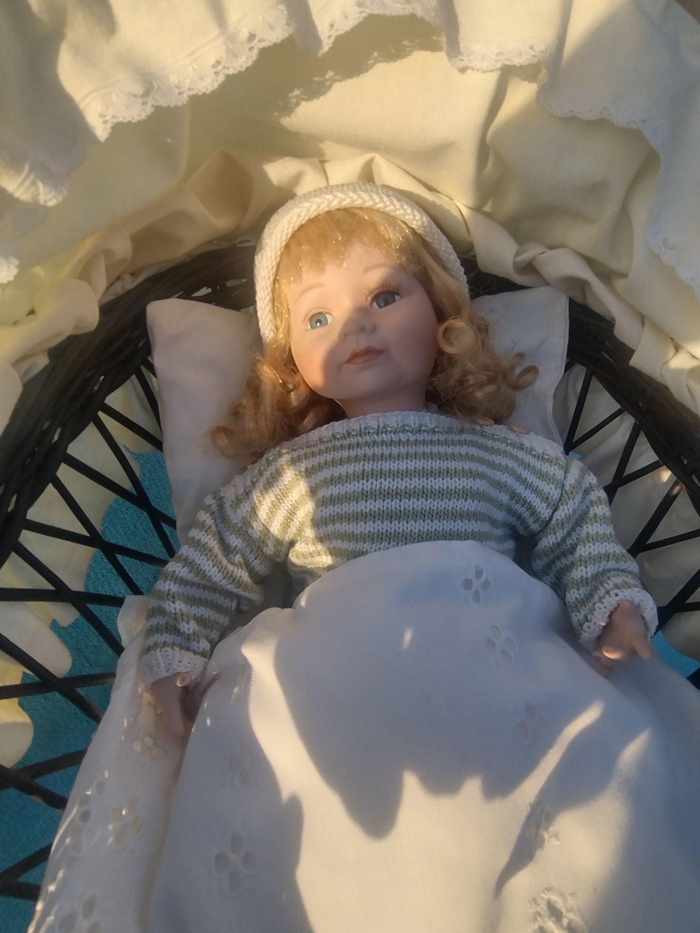 Sprzedam zestaw lalkę porcelanowa z wózkiem