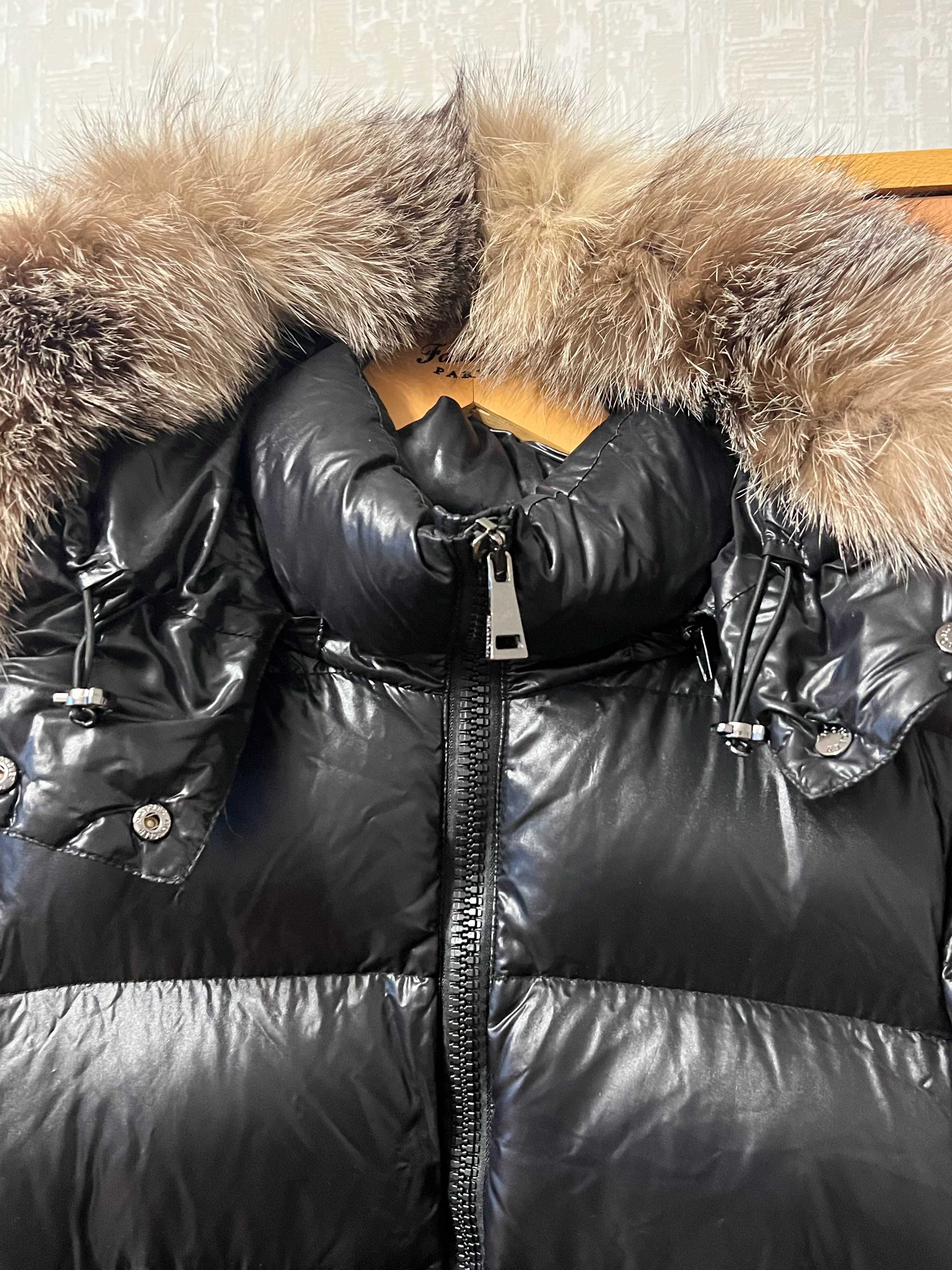 Жіночий пальто-пуховик Moncler