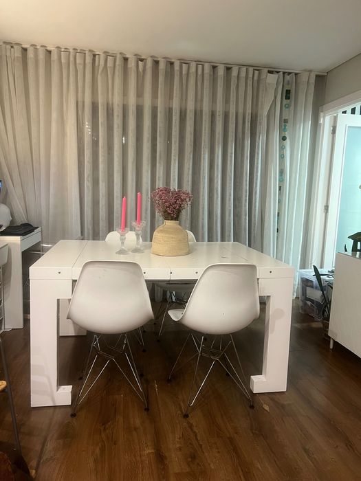 Mesa e 4 cadeiras Eiffel