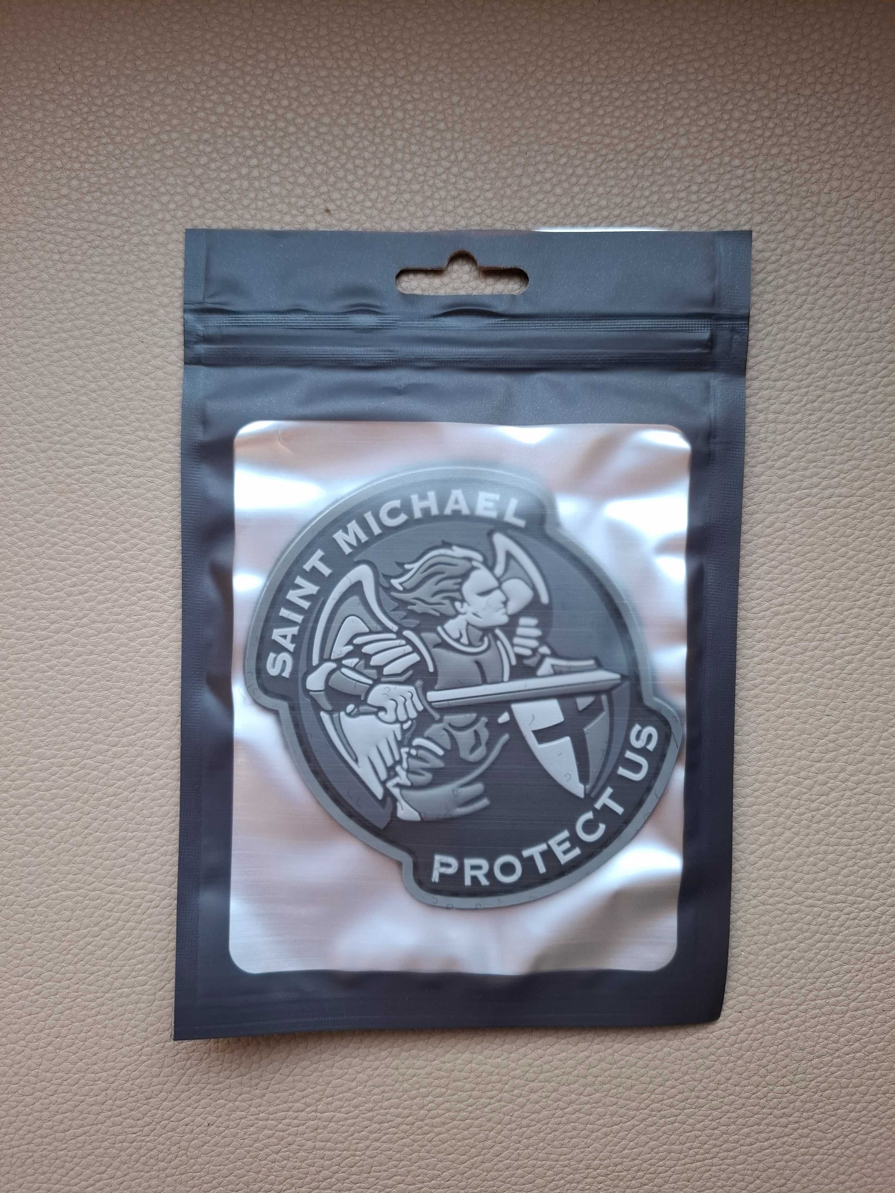Zestaw dwóch naszywek Saint Michael Protect Us PVC