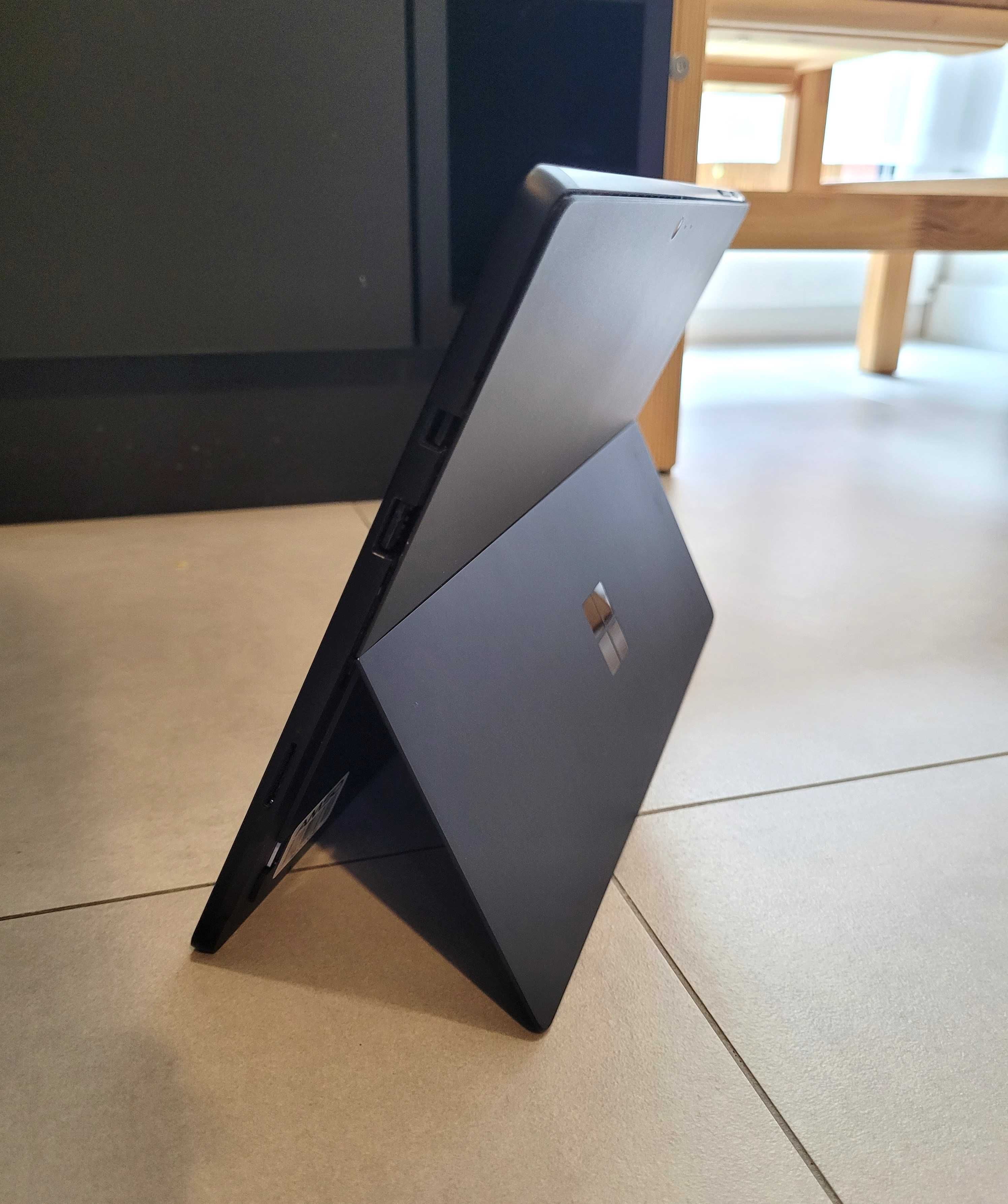 Microsoft Surface Pro 6 8 GB / 256 GB Czarny 1,70 GHZ etui klawiatura