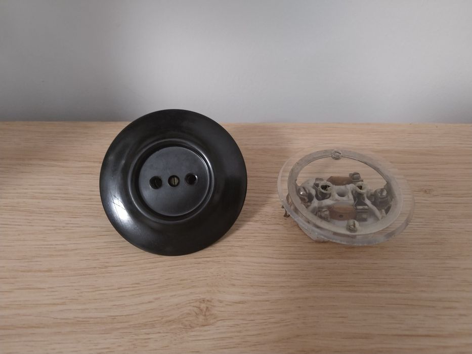 Gniazda elektryczne vintage