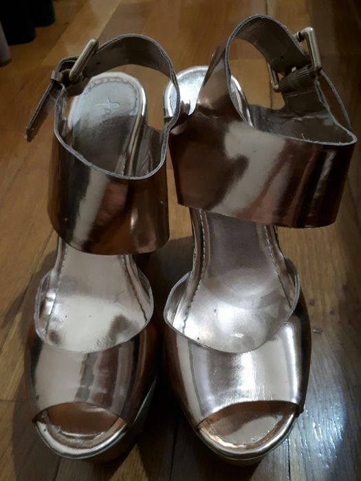 Sandálias rosa bronze