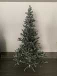 Árvore de Natal Grande 2,10m – Só 30€!