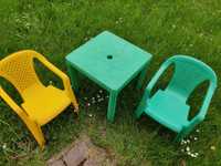 Plastikowy stolik i 2 krzesła ogrodowe dzieciece