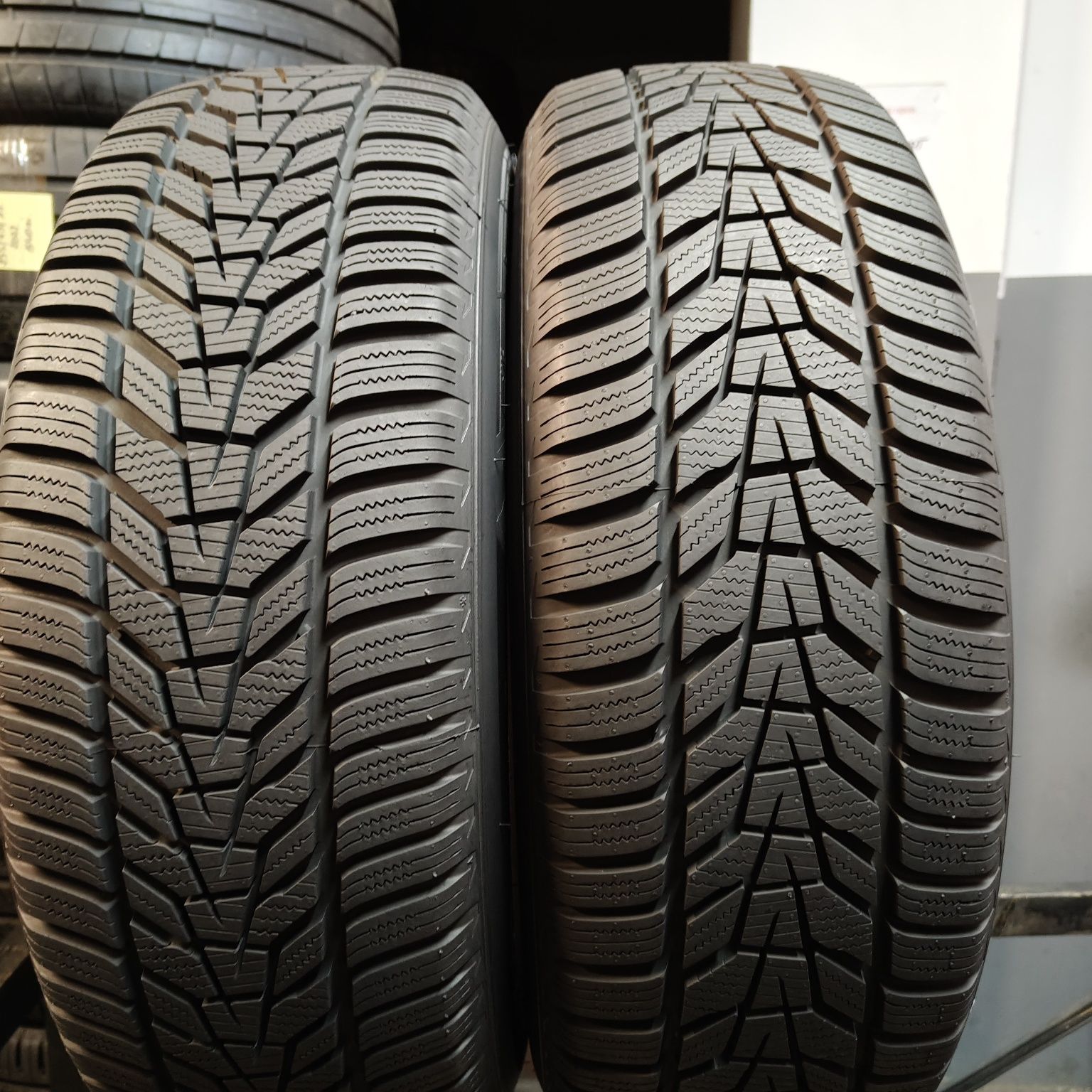 225/65/17 Sprzedam parę opon zimowych Hankook