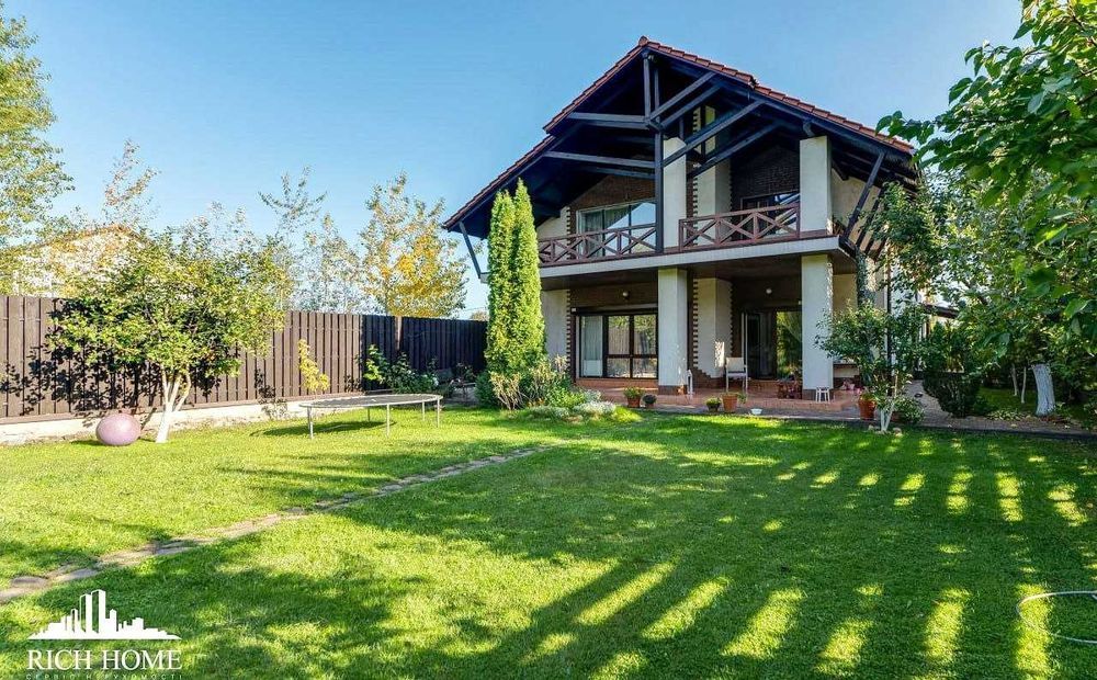 Продаж будинку 278 кв.м у Зазим’ї. Євроремонт + камін + тераса + гараж