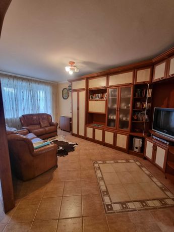 Продам 2-кімнатну квартиру на Новомиколаївці
