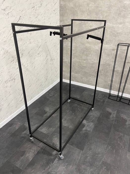 Стійки вішалки рейли для одягу