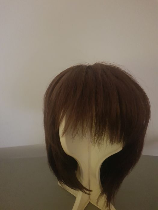 Peruca castanha como nova