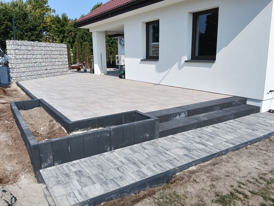 Transport busem wywrotka usługi mini koparką układanie kostki