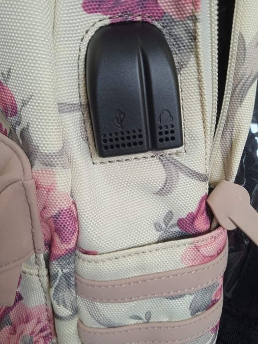 Plecak młodzieżowy wyposażony w port USB