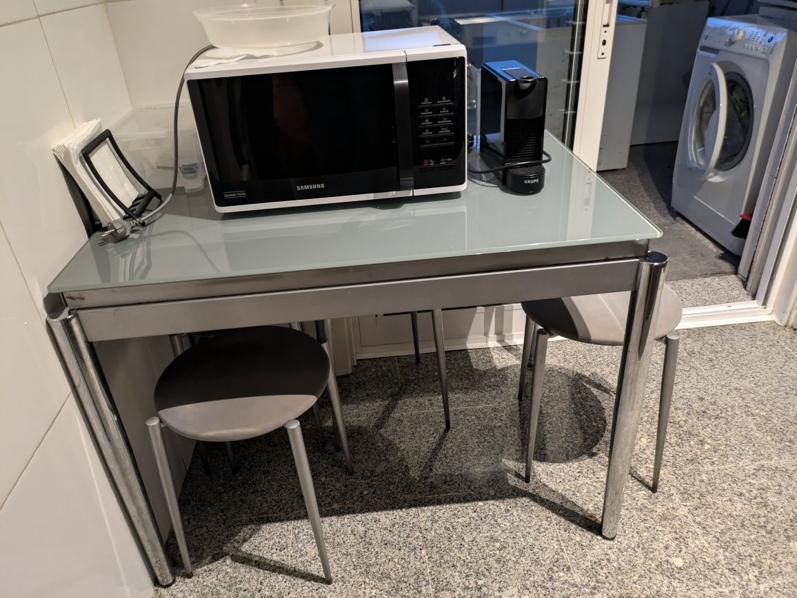 Mesa de cozinha em inox .....,................