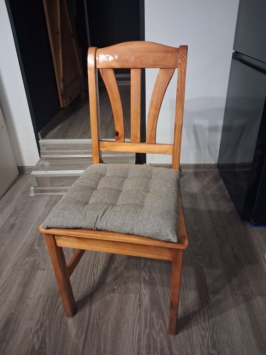 Krzesła drewniane (sosnowe)