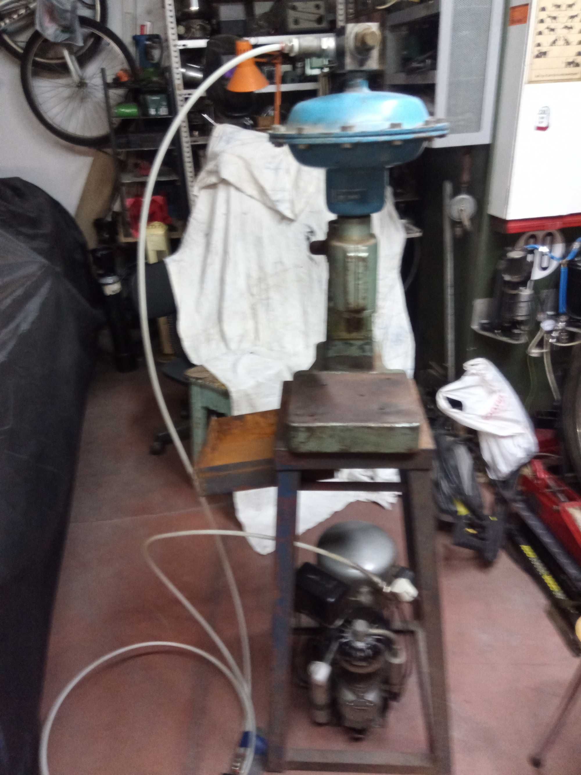 Prensa pneumatica com bancada e pedal