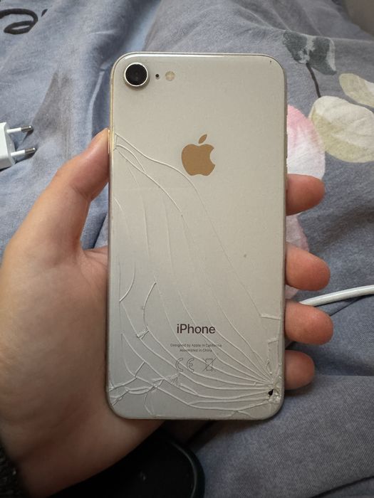 Iphone 8 64gb biały z etui