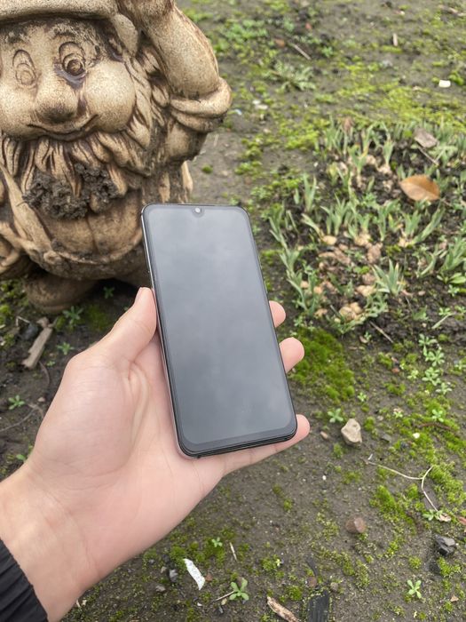 Продам xiaomi Mi 9 SE 128gb