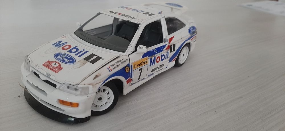 Model Ford Escort RS Cosworth 1/24 Burago