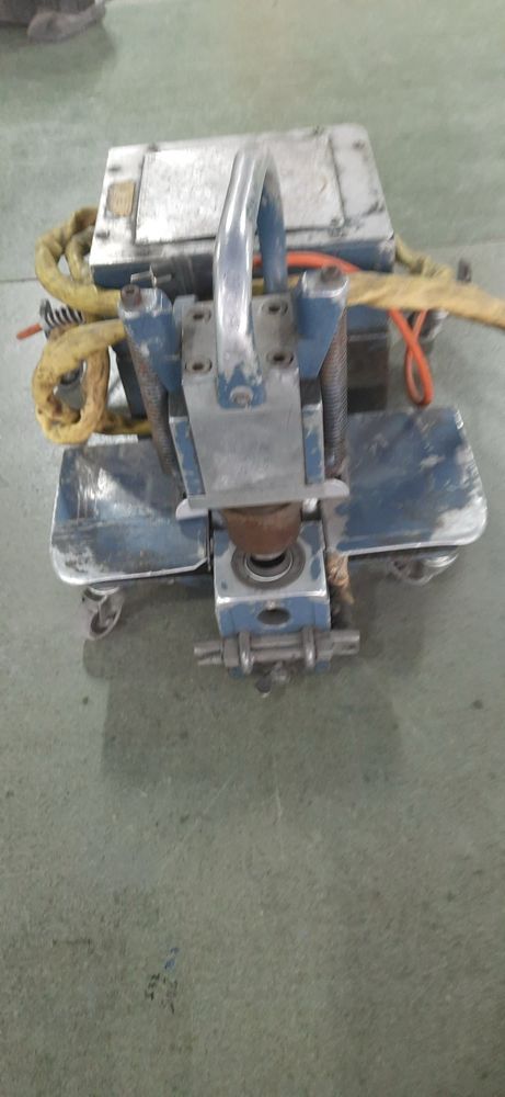 Prasa hydrauliczna do zakuwania okuc w plandece Leister, plandeki