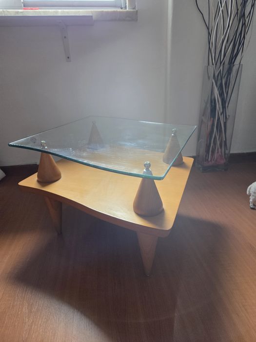 Mesa de sala de estar medida 57x60 cm usada