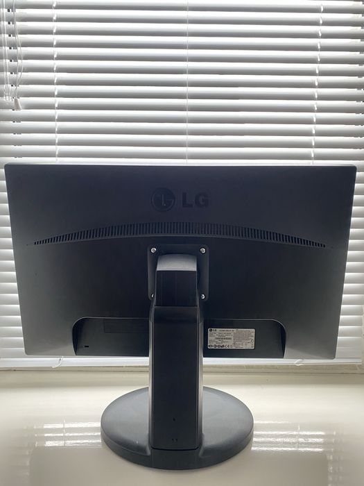 Монитор LG ips231