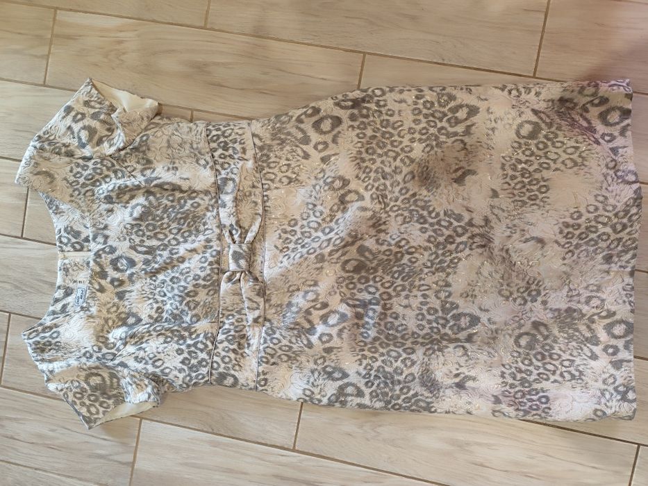 Жіночий костюм ( плаття + піджак).