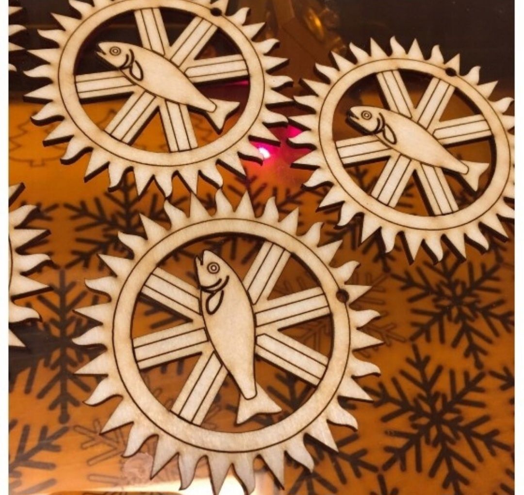 Elementy  z arkuszu brzozy wg projektu. Wycinane laserowo 1-6 mm